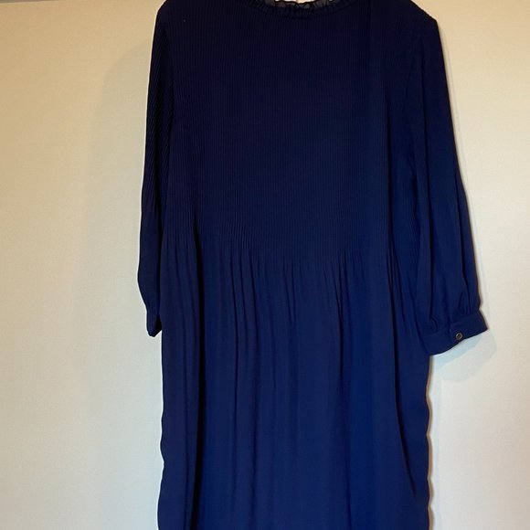 Halston Keyhole Dress - Picture 2 of 4